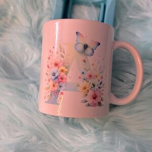 Taza personalizada con la letra A. 

Personalized mug with the letter A.